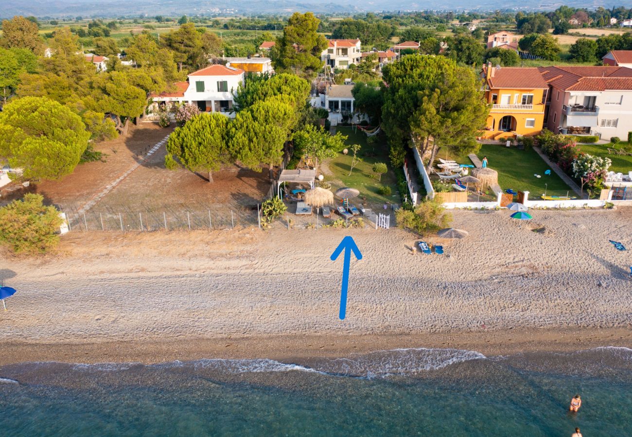 Villa à Istiea - Beach Villa Next To The Waves!