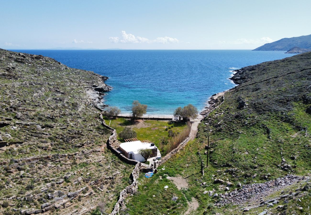 Résidence à Kythnos - Seaside Bliss: Tranquil Retreat on Kythnos Island