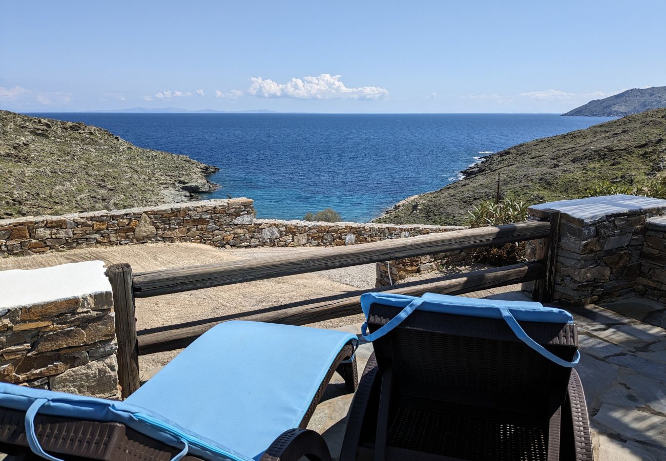 Résidence à Kythnos - Seaside Bliss: Tranquil Retreat on Kythnos Island