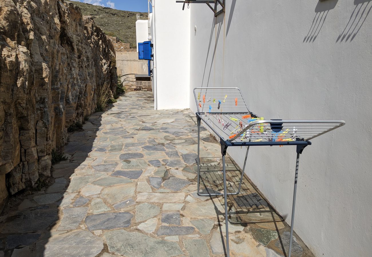 Résidence à Kythnos - Seaside Bliss: Tranquil Retreat on Kythnos Island