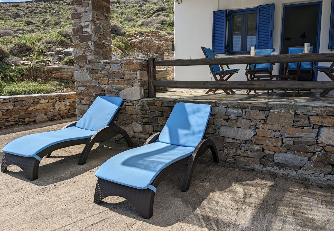 Résidence à Kythnos - Seaside Bliss: Tranquil Retreat on Kythnos Island