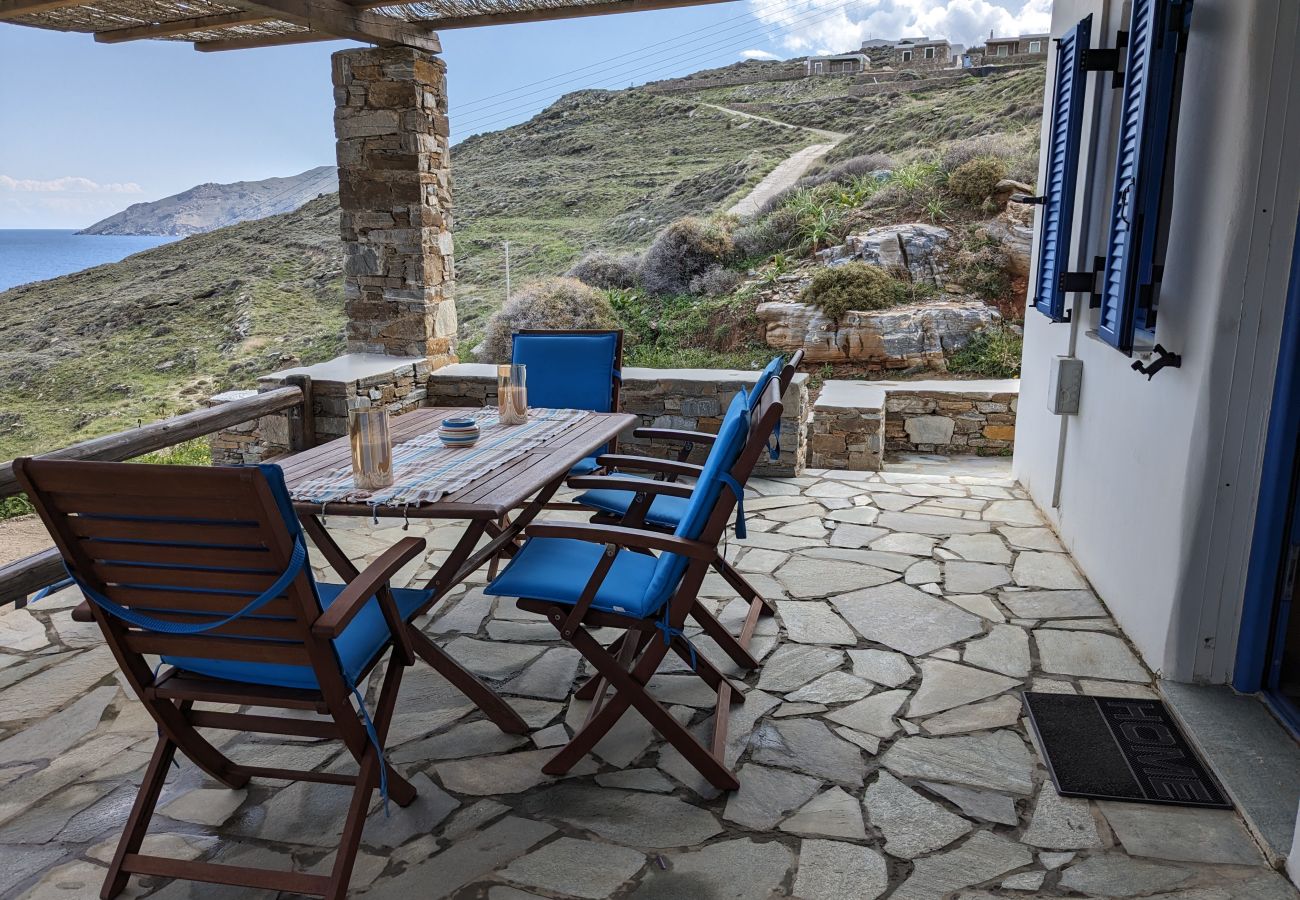 Résidence à Kythnos - Seaside Bliss: Tranquil Retreat on Kythnos Island