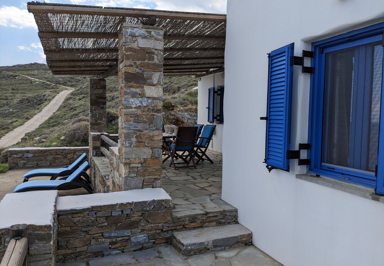 Résidence à Kythnos - Seaside Bliss: Tranquil Retreat on Kythnos Island