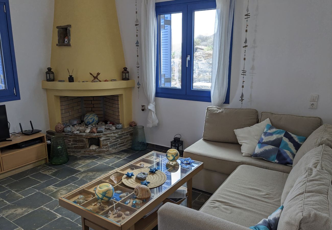 Résidence à Kythnos - Seaside Bliss: Tranquil Retreat on Kythnos Island