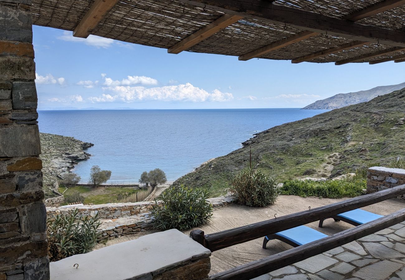 Résidence à Kythnos - Seaside Bliss: Tranquil Retreat on Kythnos Island