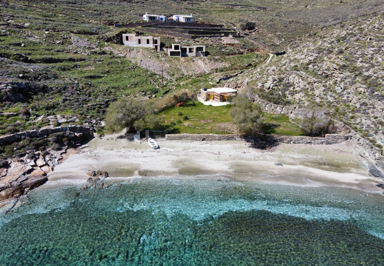 Résidence à Kythnos - Seaside Bliss: Tranquil Retreat on Kythnos Island