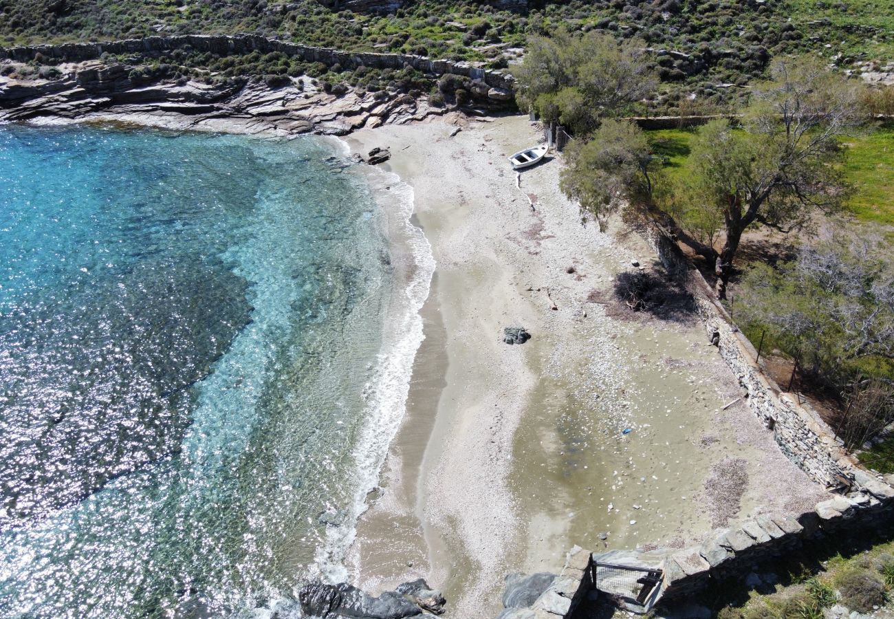 Résidence à Kythnos - Seaside Bliss: Tranquil Retreat on Kythnos Island