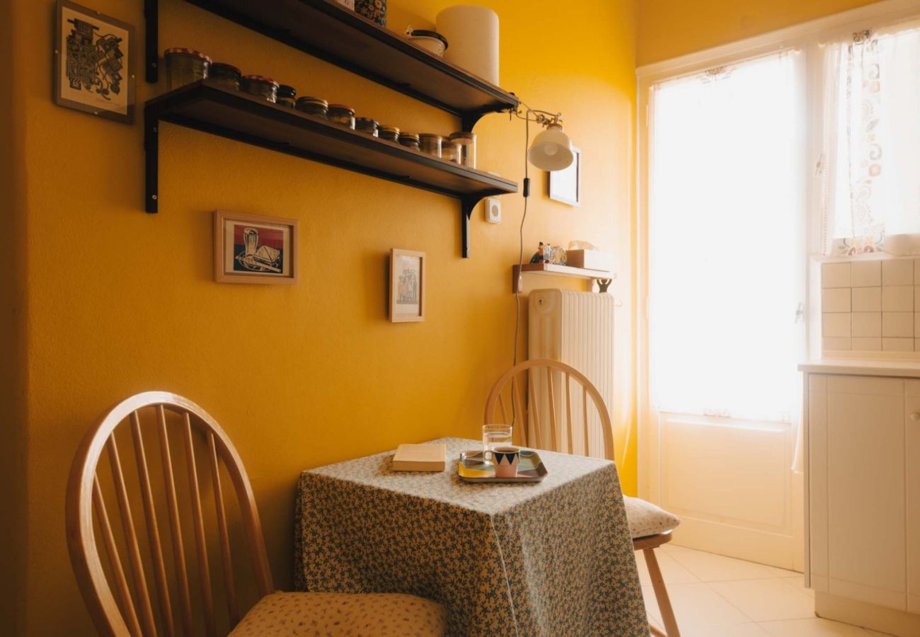 Appartement à Athens - Charming Retreat: Elegance for 4 Guests 5 min to metro