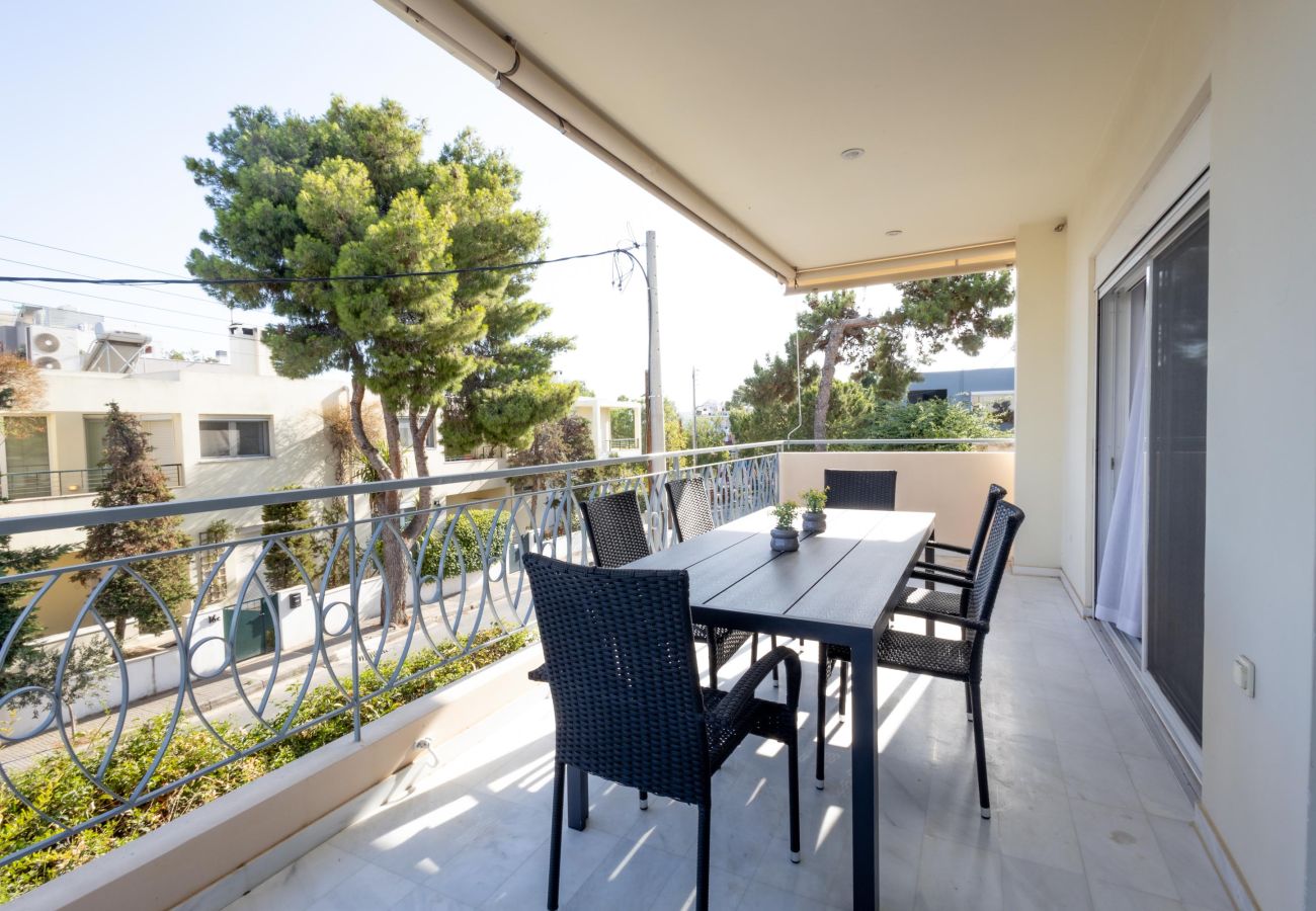 Appartement à Alimos - Elegant Coastal Haven: Fully Renovated 3-Bedroom Apartment