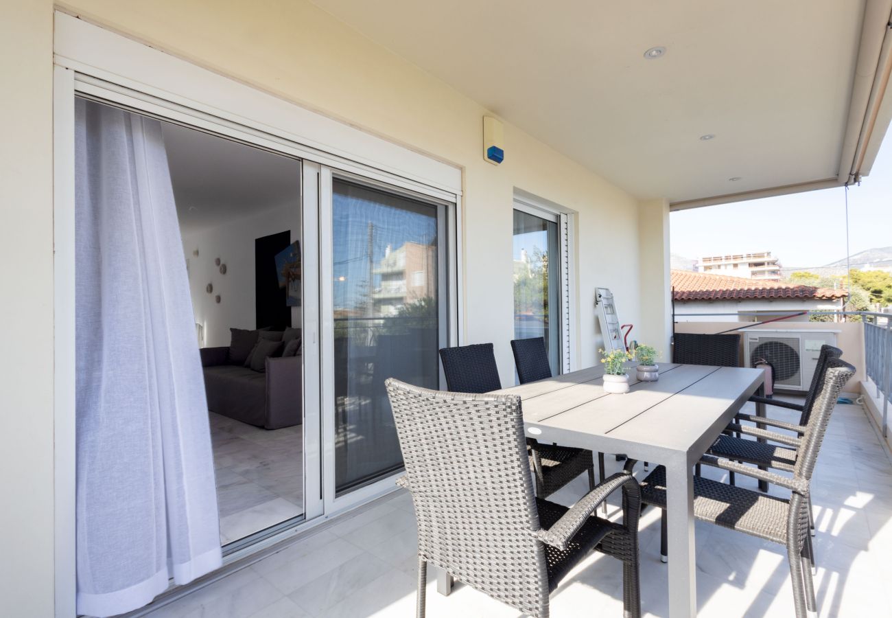 Appartement à Alimos - Elegant Coastal Haven: Fully Renovated 3-Bedroom Apartment