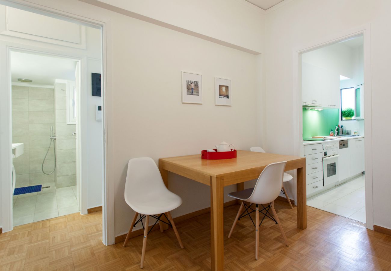 Apartment in Athens - 2 bdrm apt for up to 6 guests next to Acropolis museum 