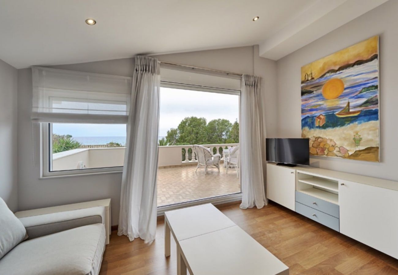 Villa in Lagonisi - Luxury 4 bdrm Villa with Pvt Pool on the beach 