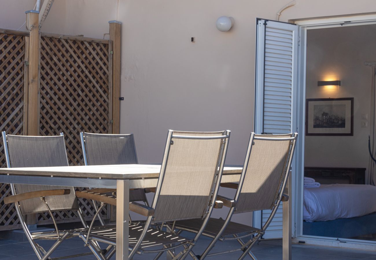 Apartment in Athens - Downtown Cocoon with Roof Deck 