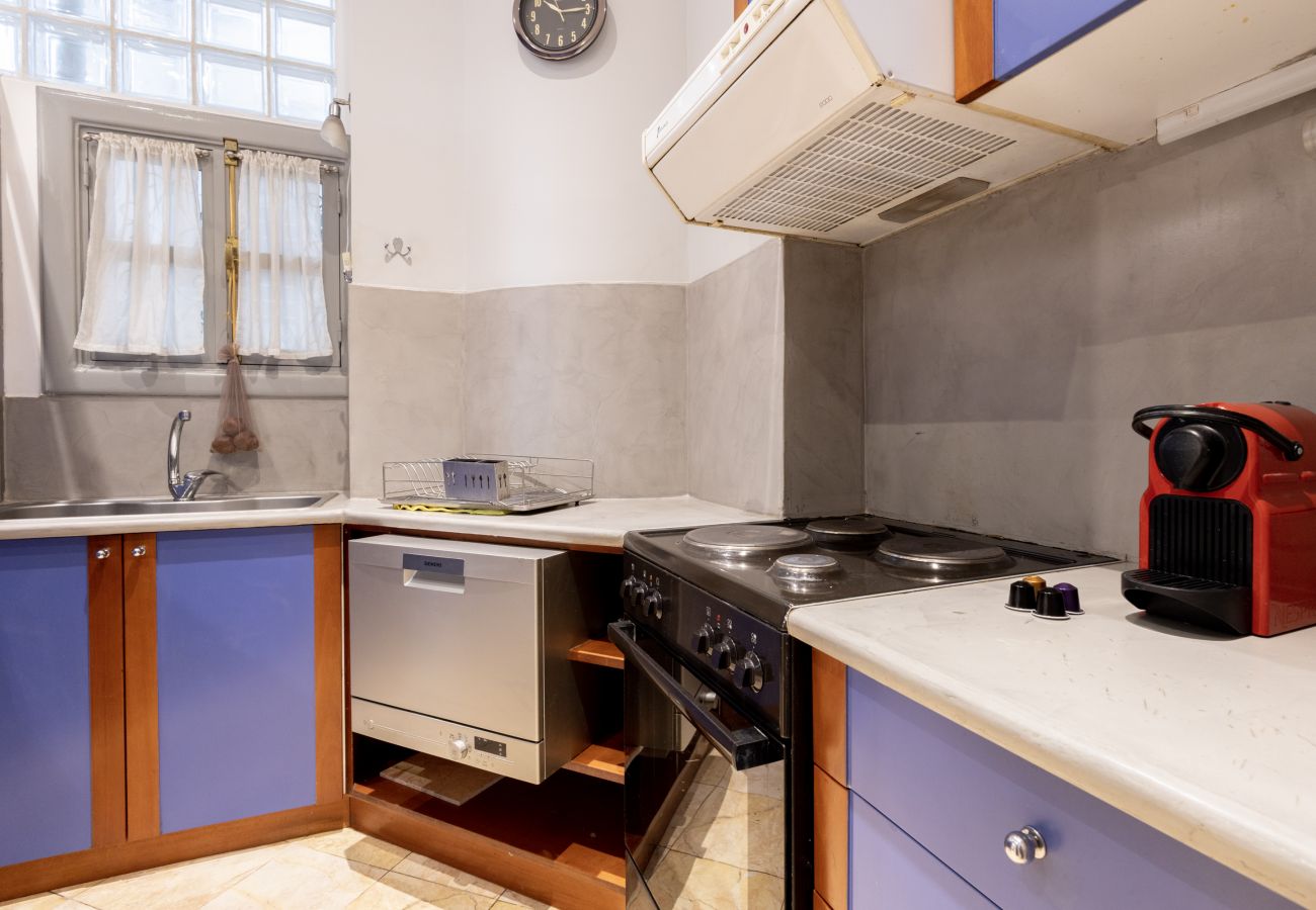 Apartment in Athens - Ideal 4 bdr Apartment in Plaka for 10!