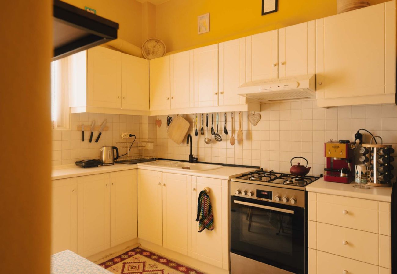 Apartment in Athens - Charming Retreat: Elegance for 4 Guests 5 min to metro