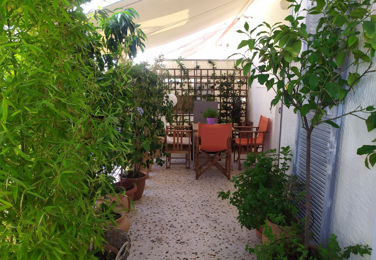 Apartment in Athens - Charming Retreat: Elegance for 4 Guests 5 min to metro