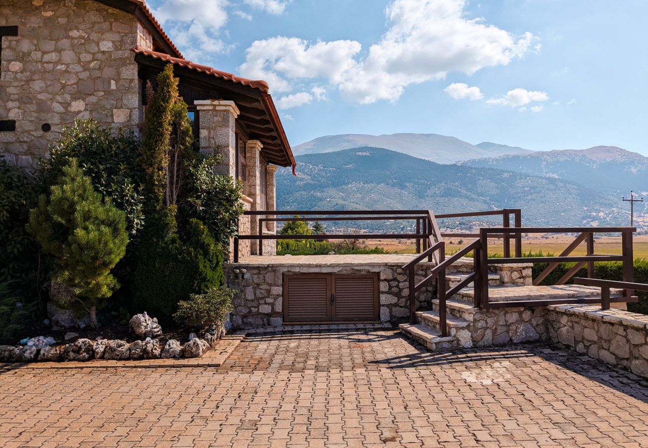 Villa in Arachova - Mountain Trails Chalet-Three Story Escape Parnassos-Livadi- Arachova