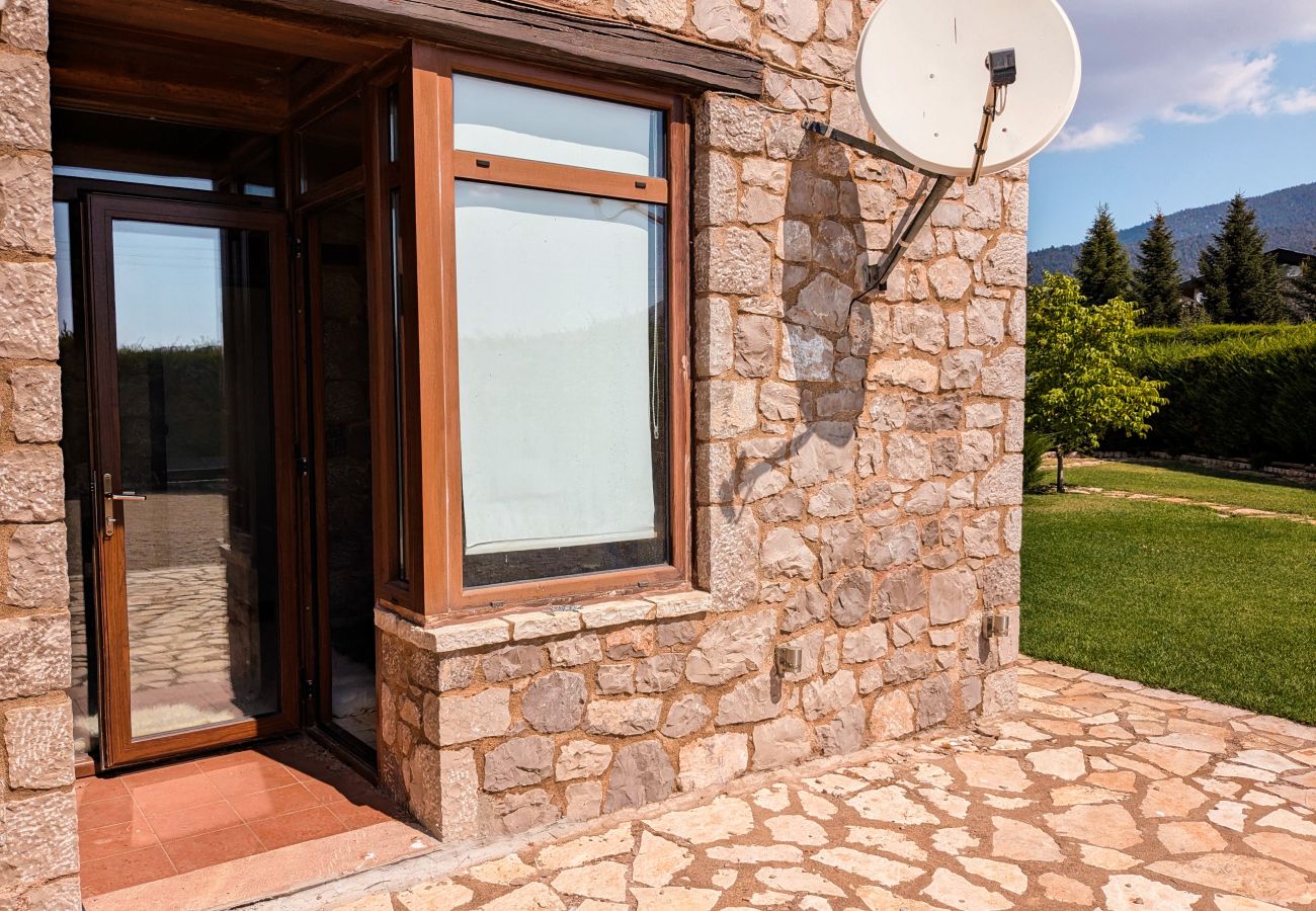 Villa in Arachova - Mountain Trails Chalet-Three Story Escape Parnassos-Livadi- Arachova