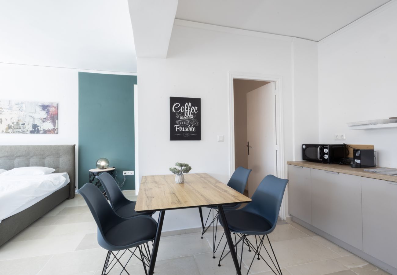 Apartment in Athens - Spacious Urban Retreat: Central 2-Bedroom Haven for 8